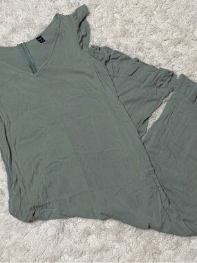 Women’s size XL Emery Rose Sage Green wide leg ruffled jumpsuit